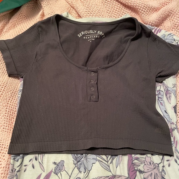 Bundle of 2 med blouses for 1 price - Picture 2 of 3